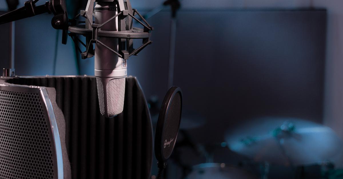 En mikrofon i en studio. Foto: Pixabay